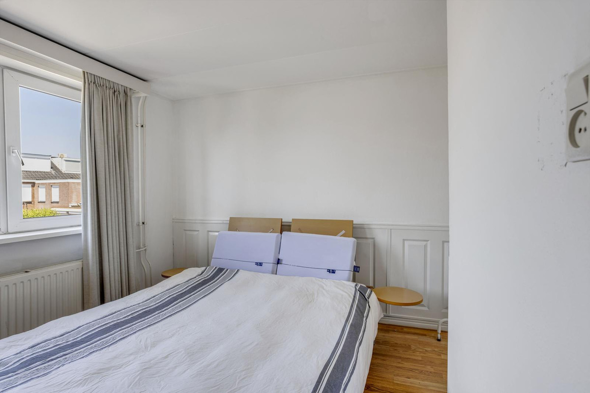 Twee-onder-één-kap te koop: Esdoornstraat 10, Enschede