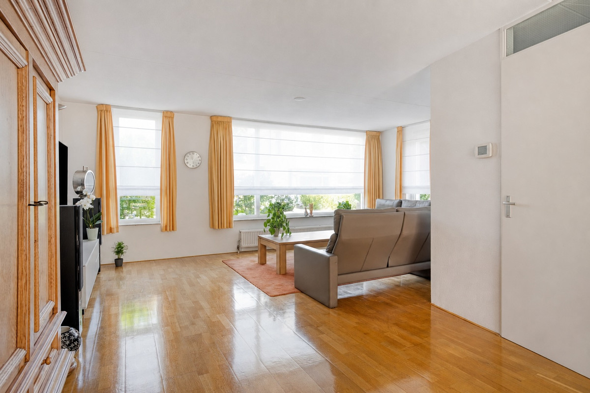 Tussenwoning te koop: Salvador Allendedomein 1, Maastricht