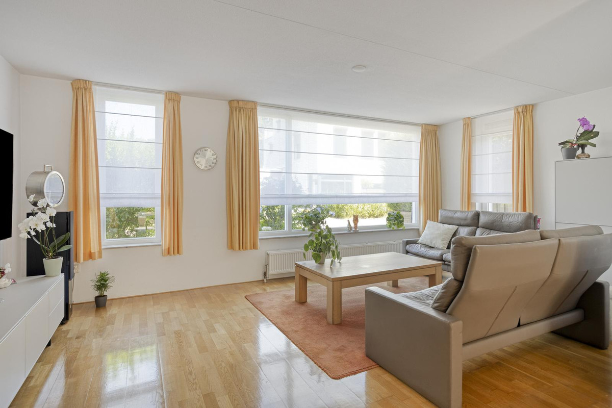Tussenwoning te koop: Salvador Allendedomein 1, Maastricht