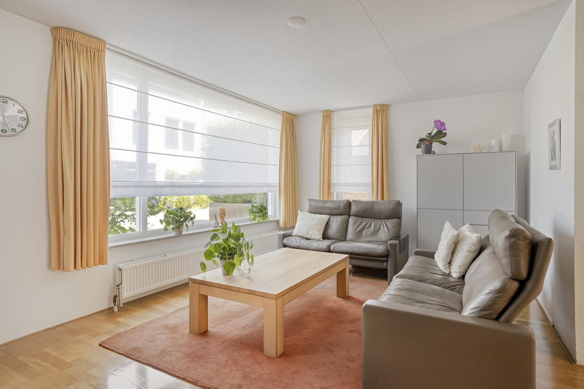 Tussenwoning te koop: Salvador Allendedomein 1, Maastricht