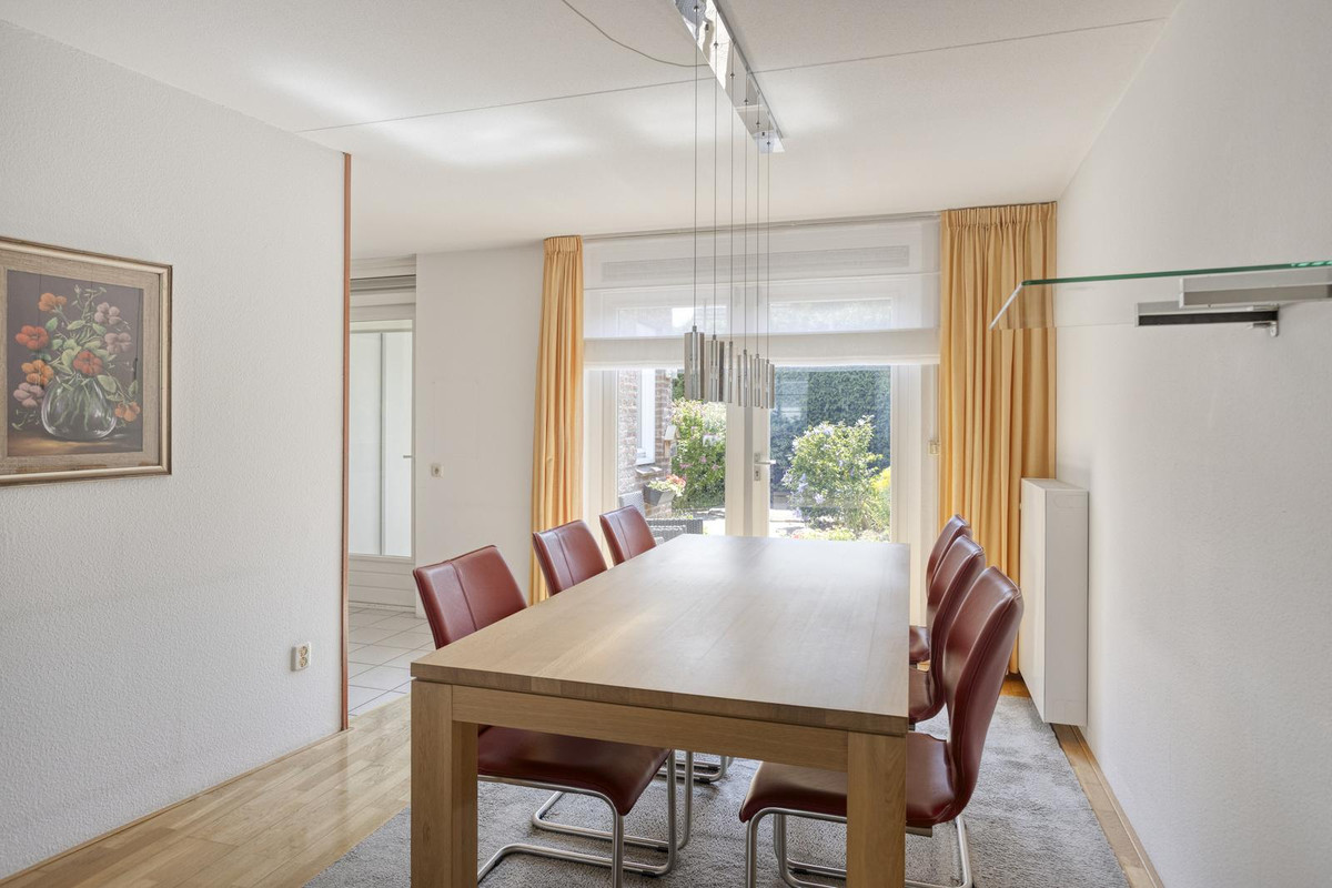 Tussenwoning te koop: Salvador Allendedomein 1, Maastricht