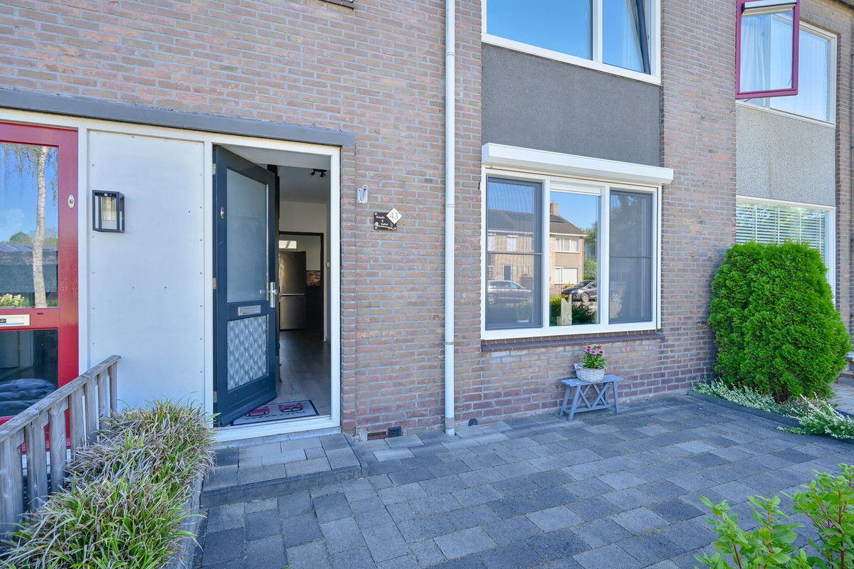 Tussenwoning te koop: Baarlelaan 43, Hoogeveen