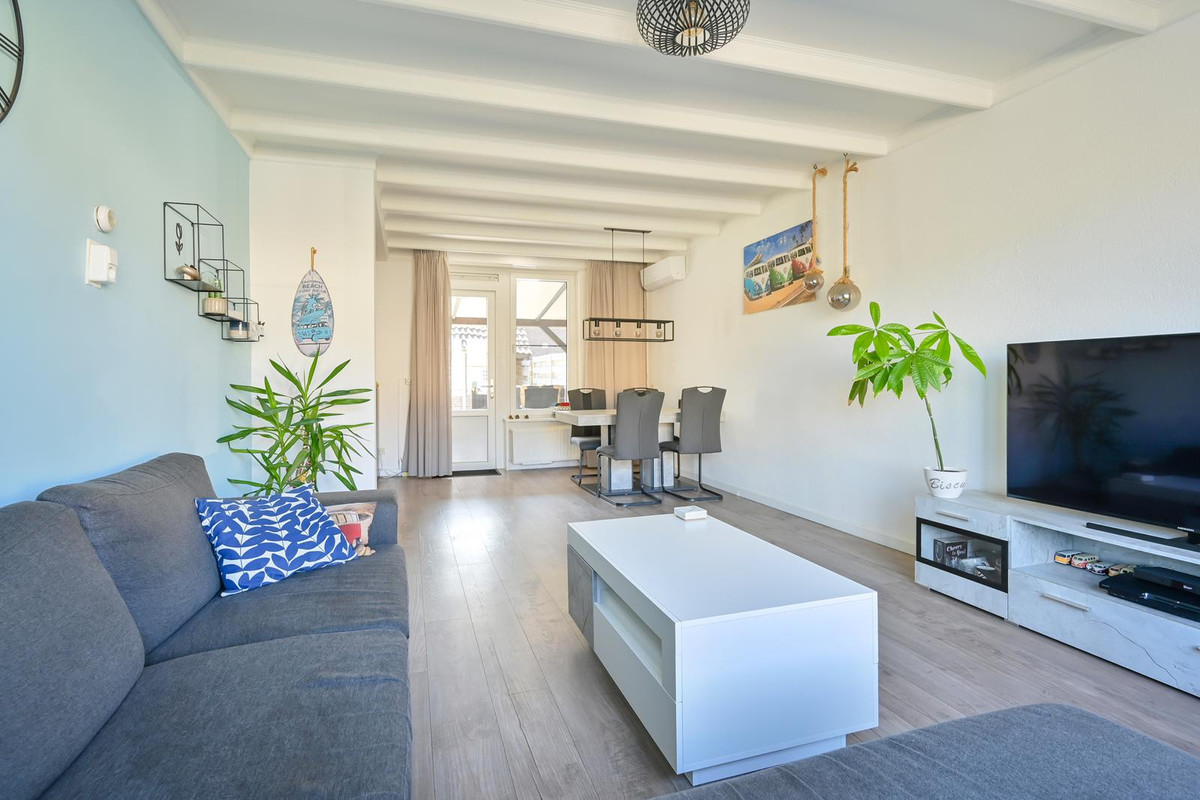 Tussenwoning te koop: Baarlelaan 43, Hoogeveen