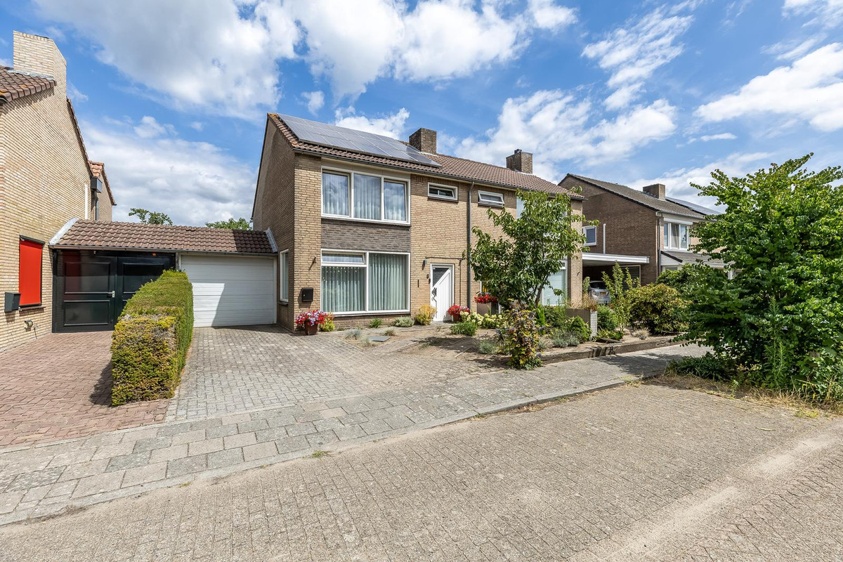 Twee-onder-één-kap te koop: Beatrixstraat 8, Heeswijk-Dinther