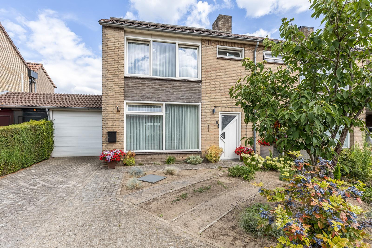 Twee-onder-één-kap te koop: Beatrixstraat 8, Heeswijk-Dinther