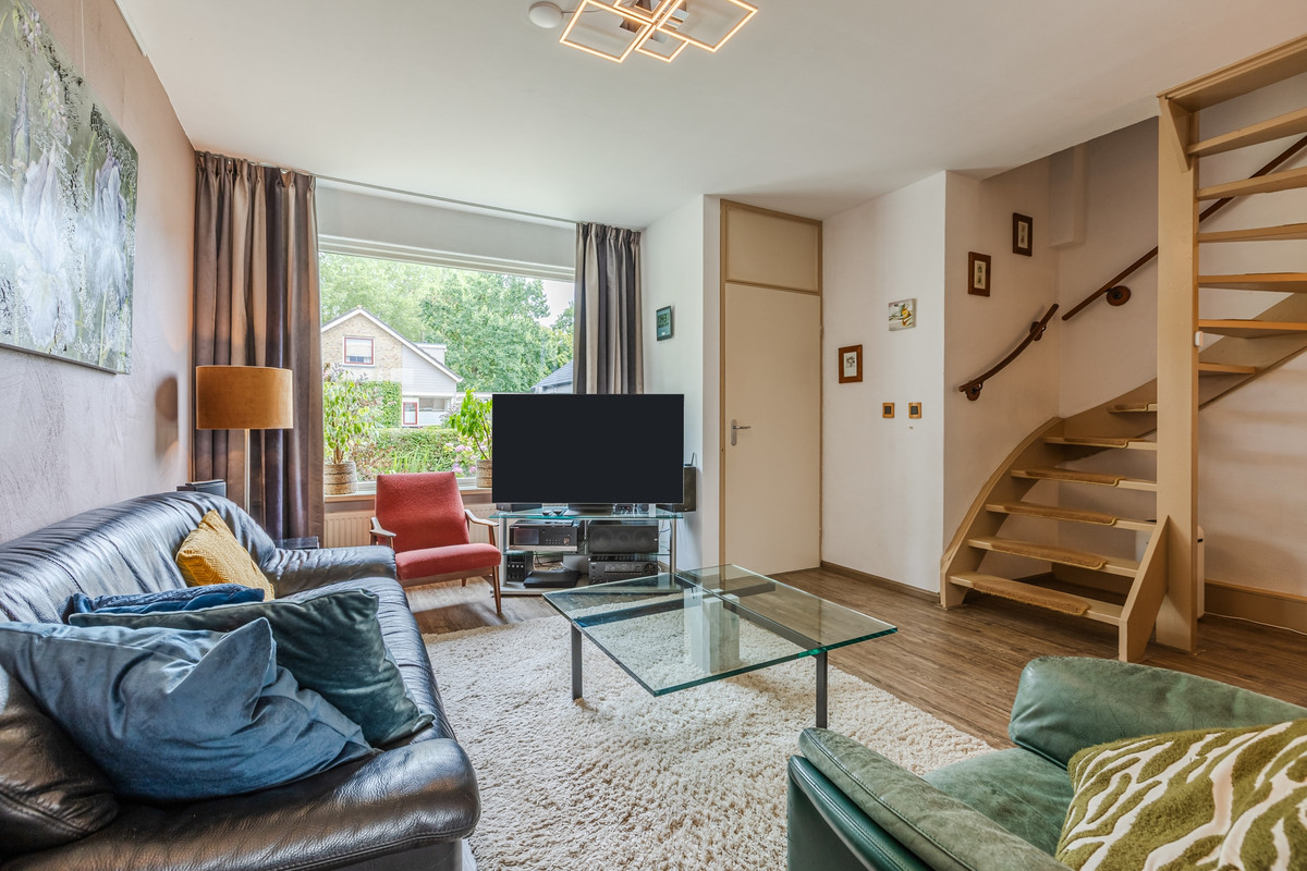 Tussenwoning te koop: Dokter van Vuurestraat 6, Dussen