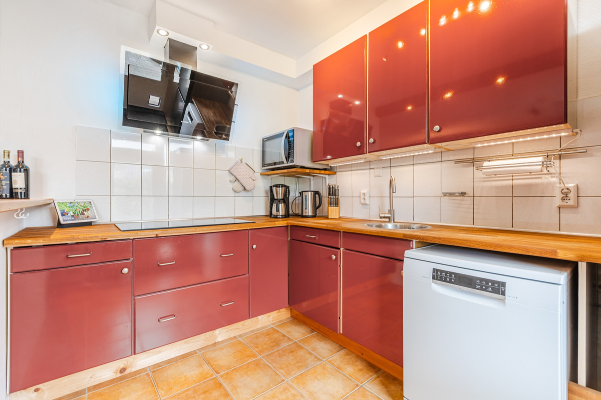 Tussenwoning te koop: Dokter van Vuurestraat 6, Dussen