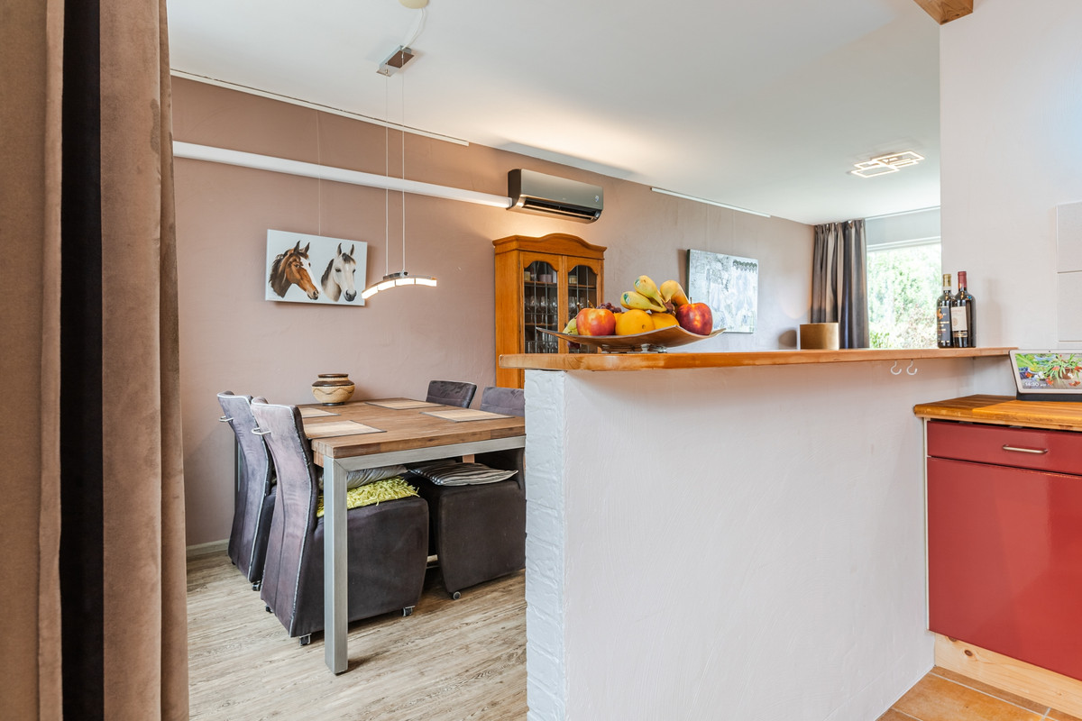 Tussenwoning te koop: Dokter van Vuurestraat 6, Dussen