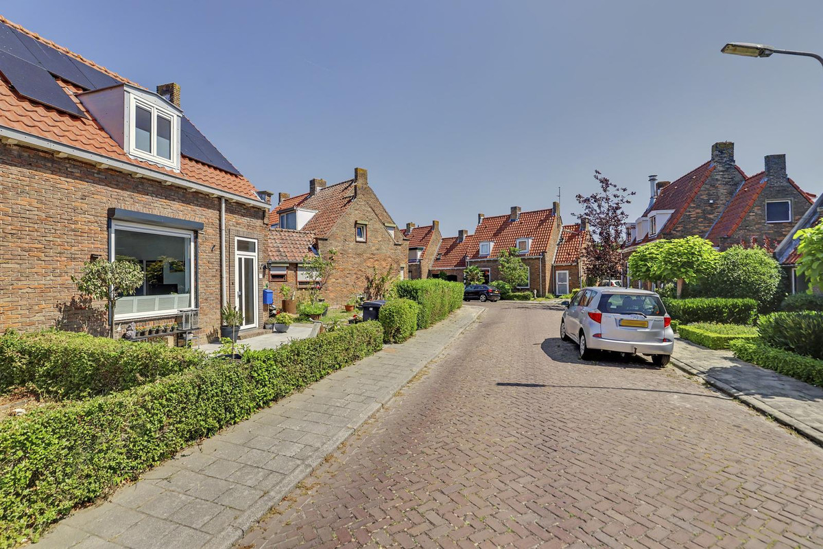 Twee-onder-één-kap te koop: Stenge 7, Yerseke