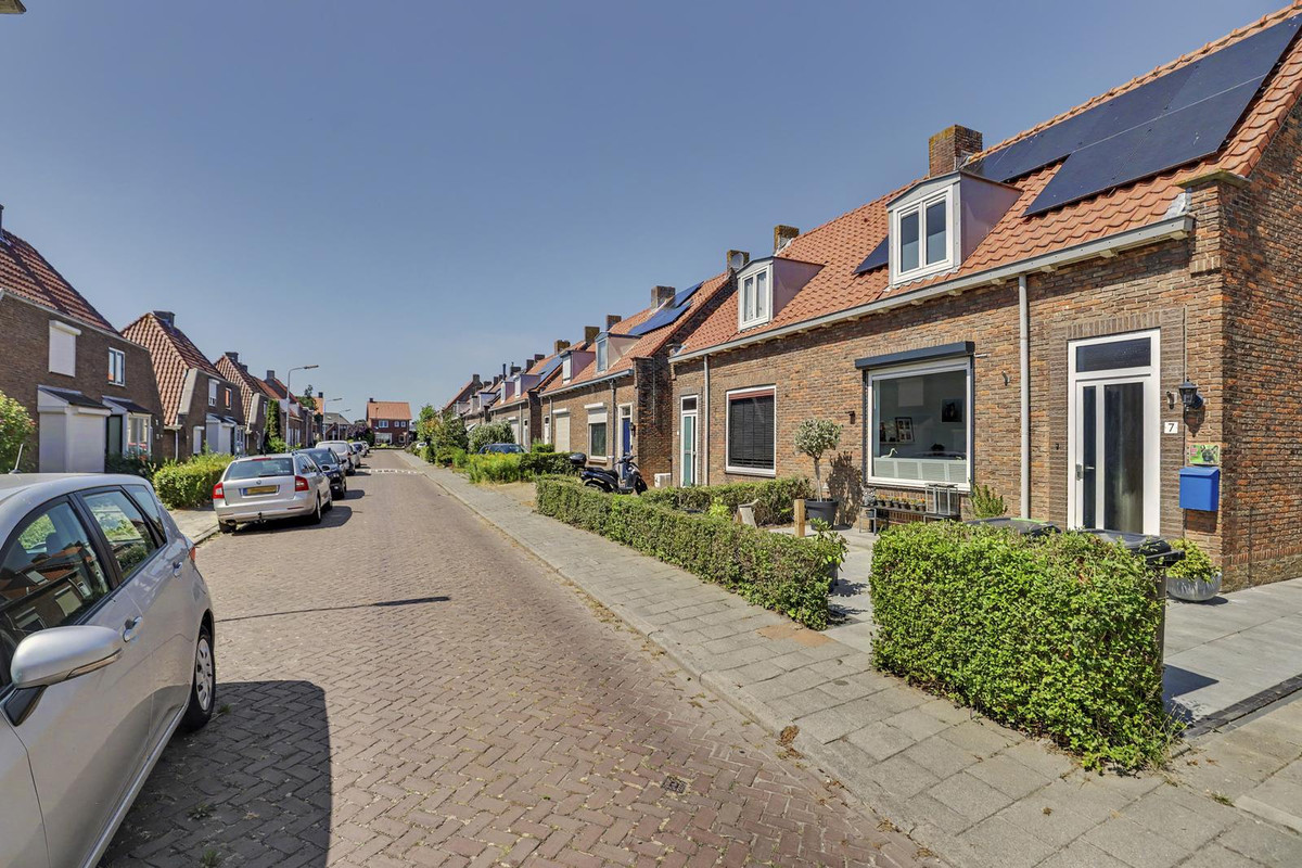 Twee-onder-één-kap te koop: Stenge 7, Yerseke