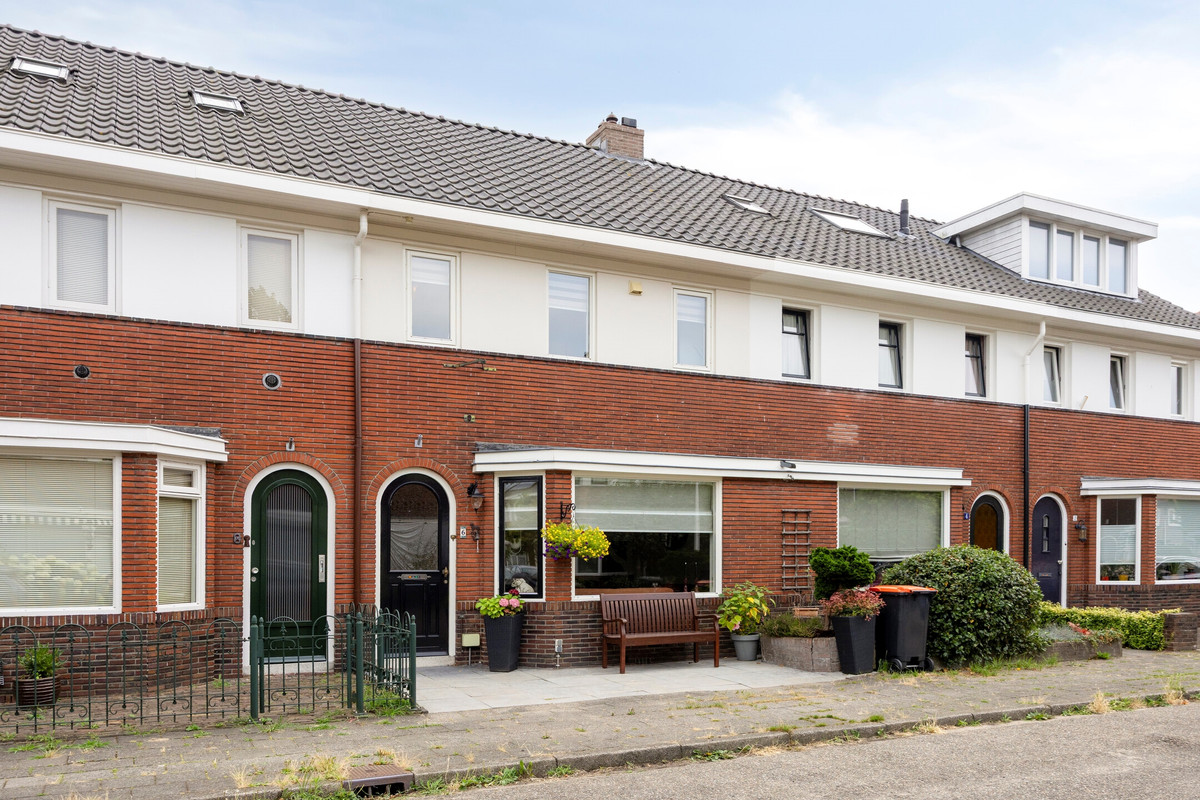 Tussenwoning te koop: Van Lennepstraat 6, Zwolle