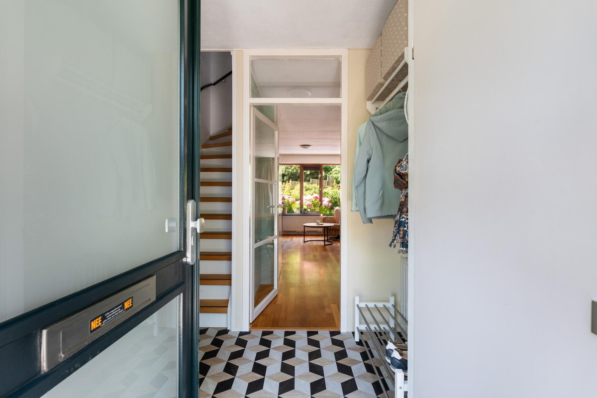 Tussenwoning te koop: Moerbeigaarde 24, Zoetermeer
