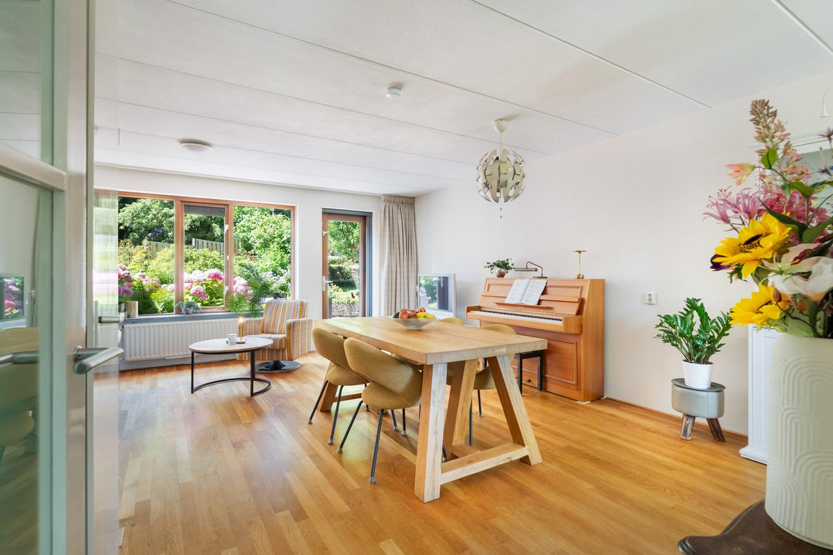 Tussenwoning te koop: Moerbeigaarde 24, Zoetermeer