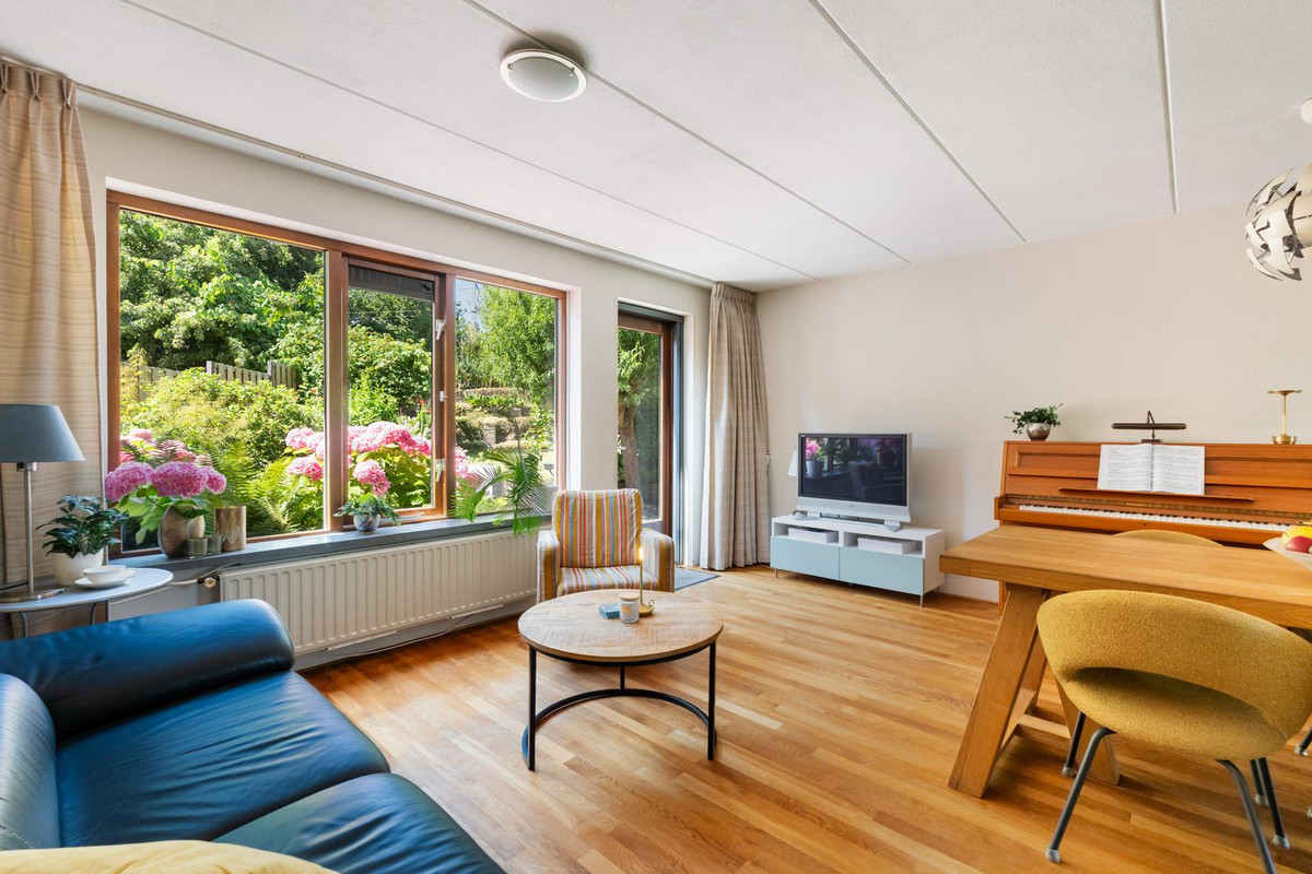 Tussenwoning te koop: Moerbeigaarde 24, Zoetermeer