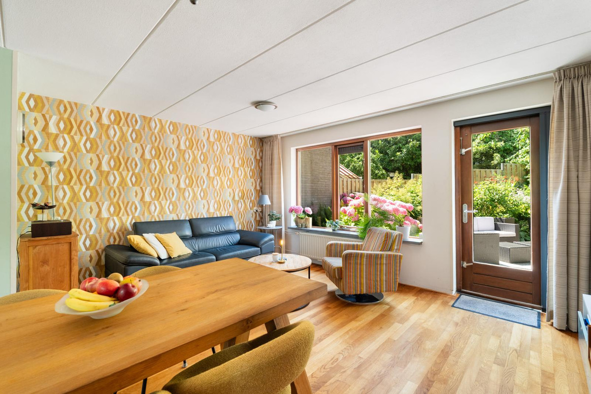 Tussenwoning te koop: Moerbeigaarde 24, Zoetermeer
