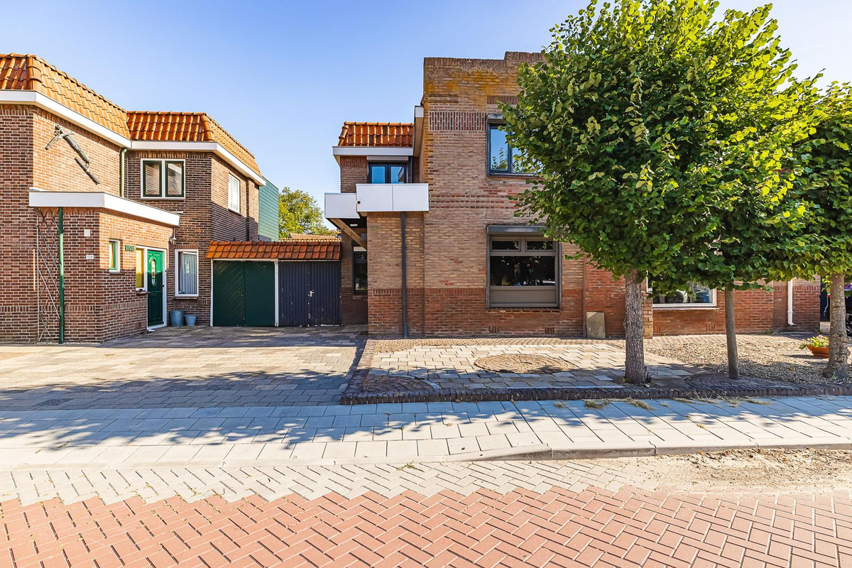 Twee-onder-één-kap te koop: Rijksweg 106, Rijen