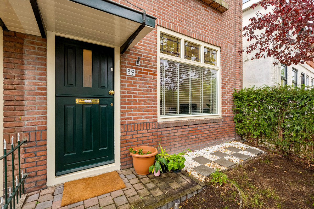 Twee-onder-één-kap te koop: Liebergerweg 39, Hilversum