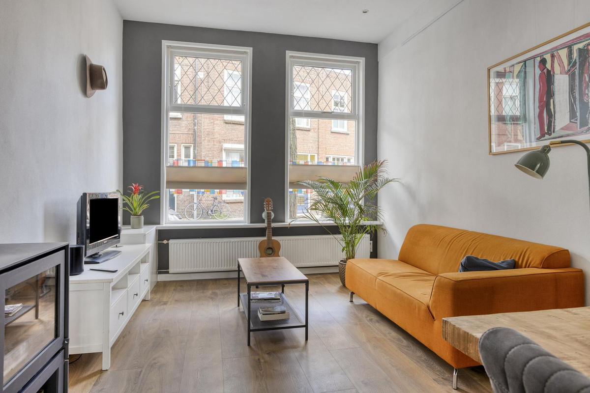 Tussenwoning te koop: Burgemeester Hulshofstraat 7, Bergen Op Zoom