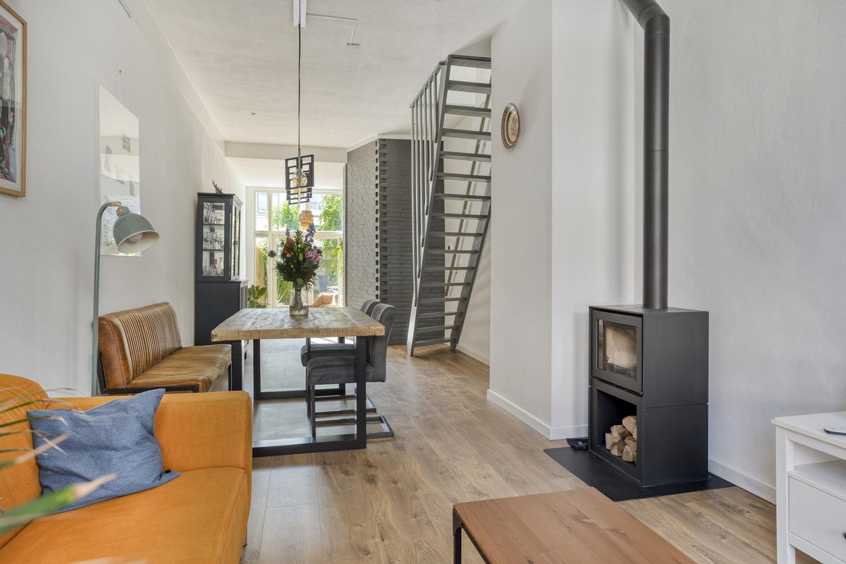 Tussenwoning te koop: Burgemeester Hulshofstraat 7, Bergen Op Zoom