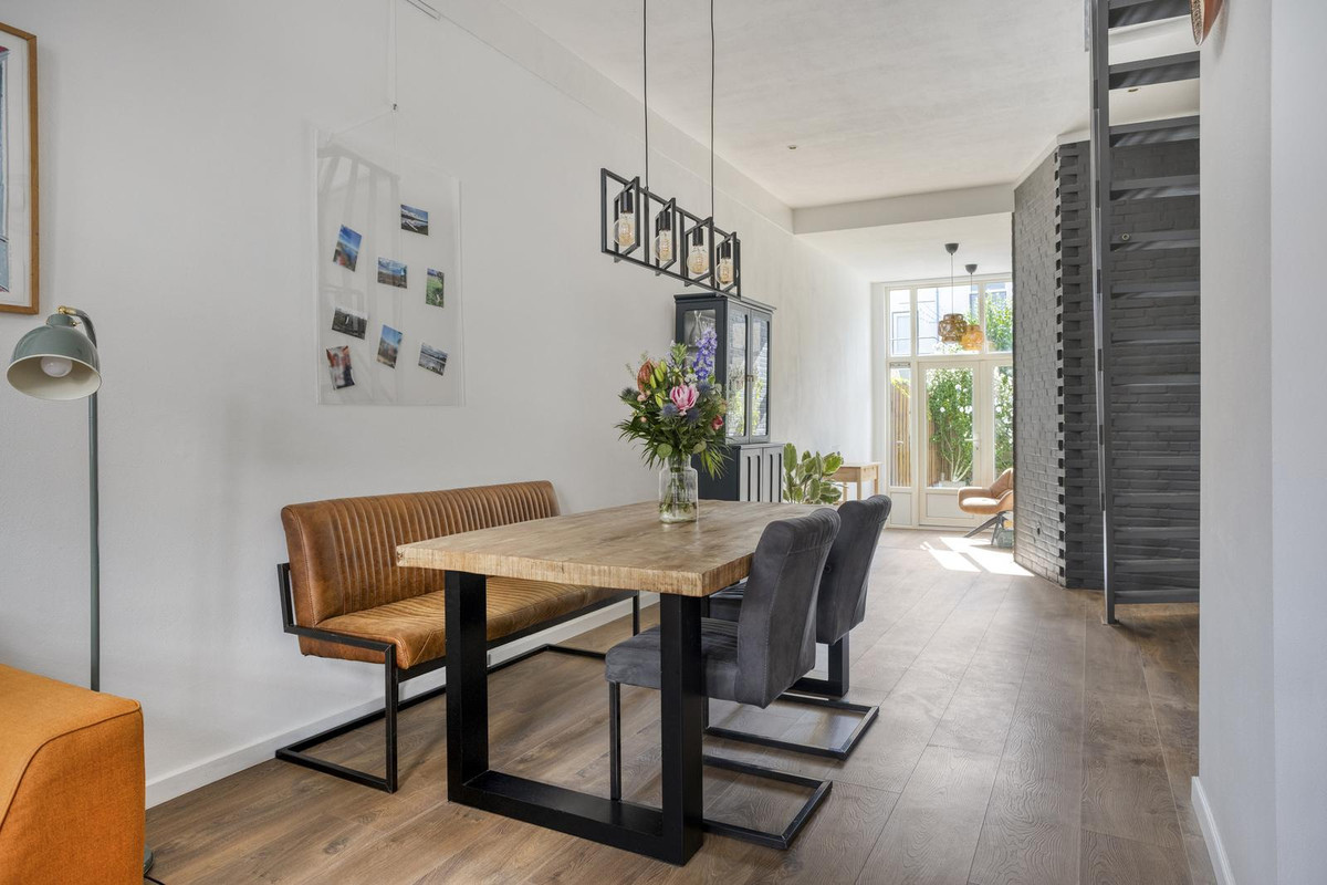 Tussenwoning te koop: Burgemeester Hulshofstraat 7, Bergen Op Zoom