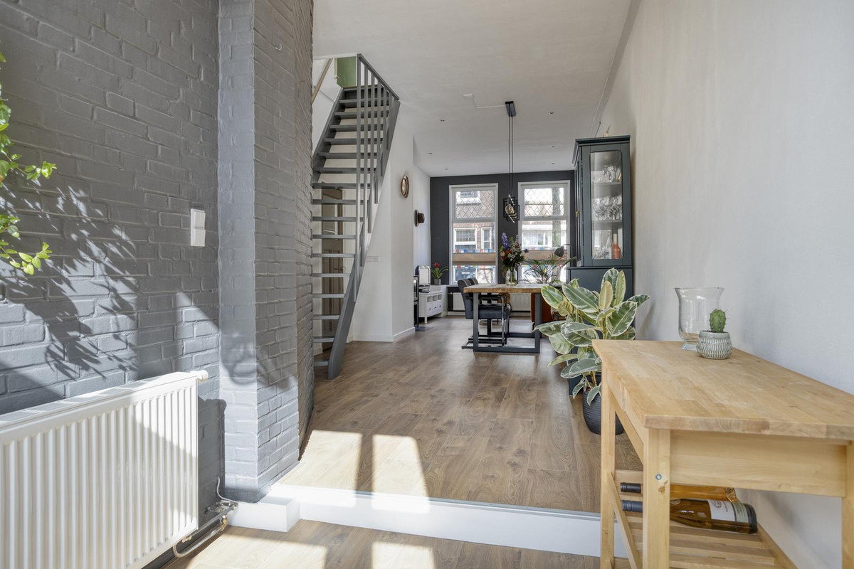 Tussenwoning te koop: Burgemeester Hulshofstraat 7, Bergen Op Zoom