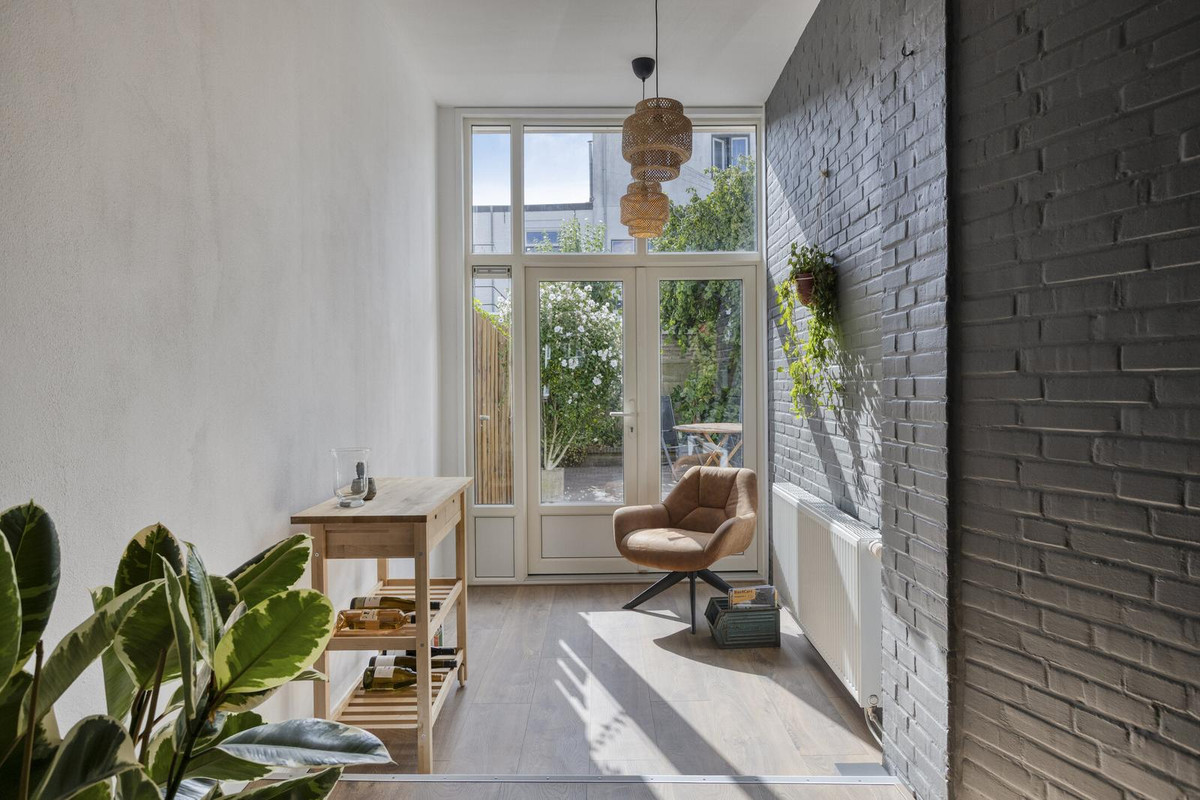 Tussenwoning te koop: Burgemeester Hulshofstraat 7, Bergen Op Zoom