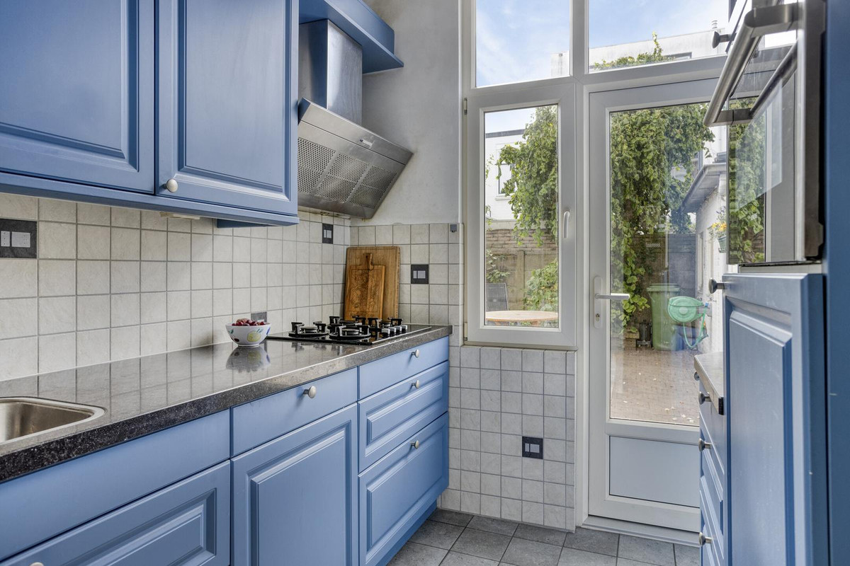 Tussenwoning te koop: Burgemeester Hulshofstraat 7, Bergen Op Zoom