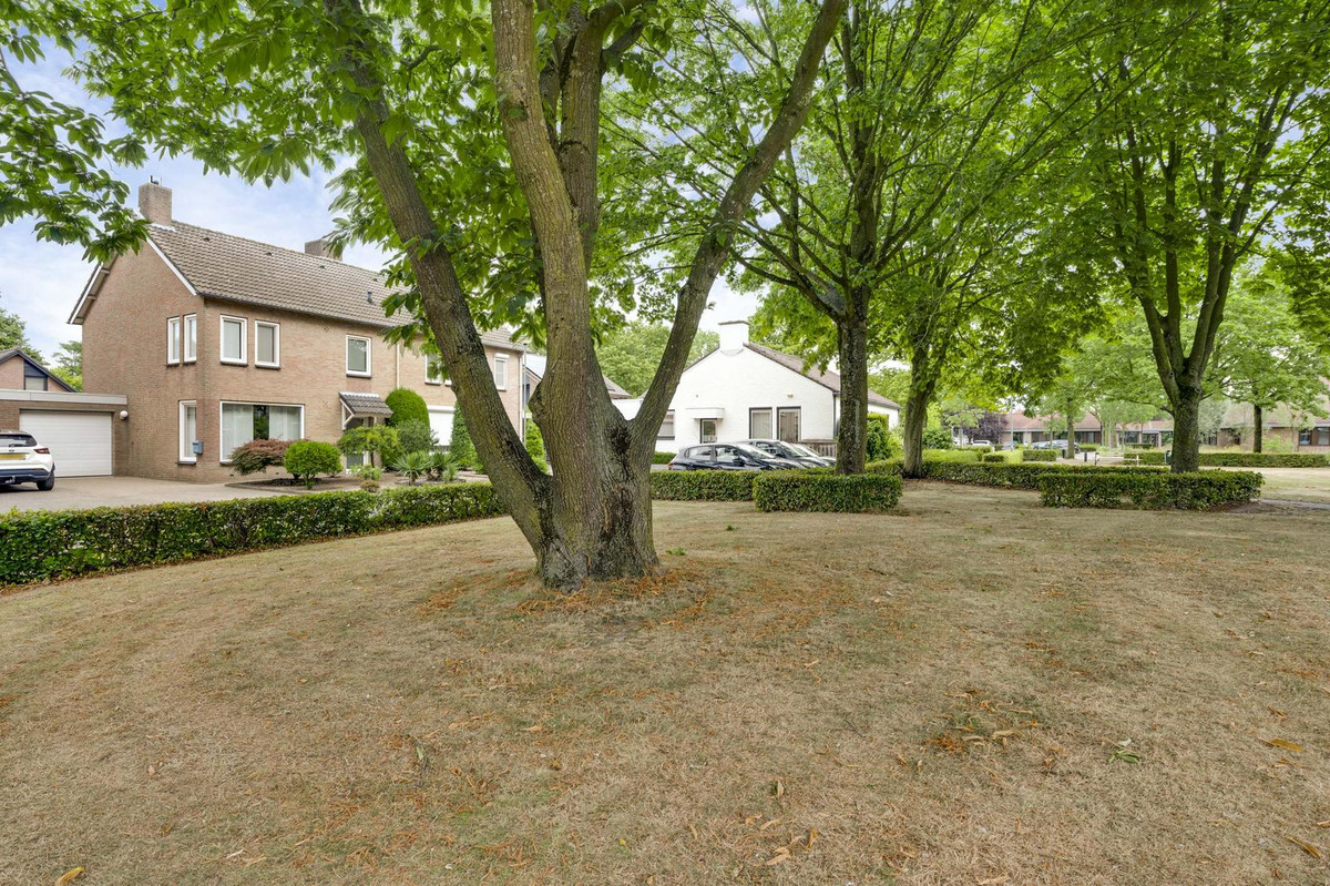 Tussenwoning te koop: Esdoornstraat 18, Nederweert