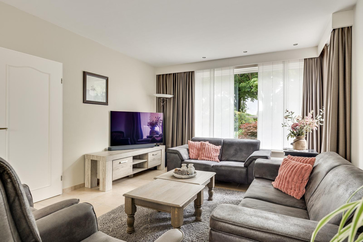 Tussenwoning te koop: Esdoornstraat 18, Nederweert