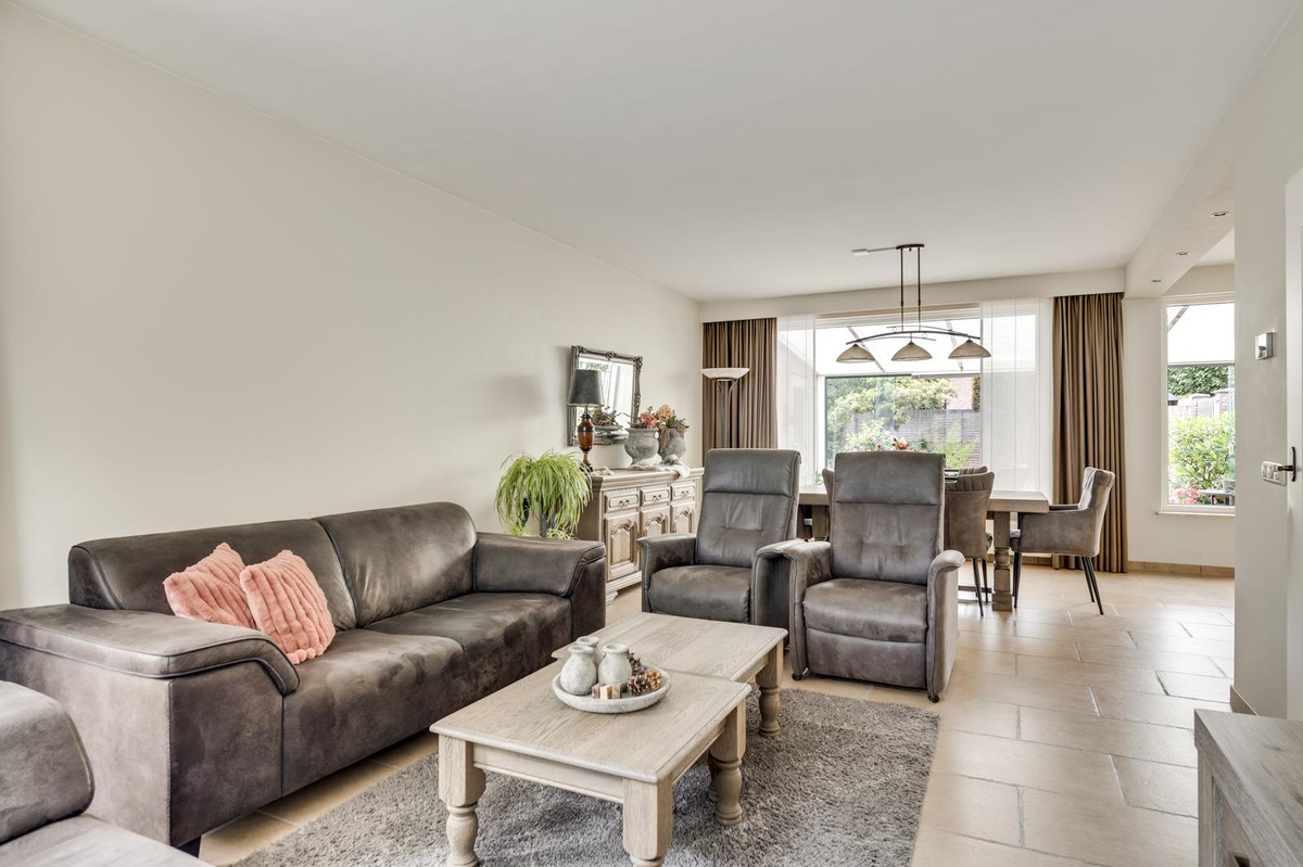 Tussenwoning te koop: Esdoornstraat 18, Nederweert