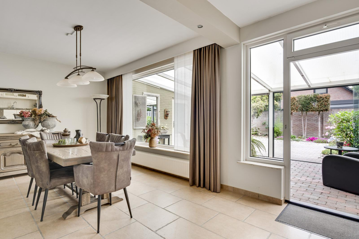 Tussenwoning te koop: Esdoornstraat 18, Nederweert