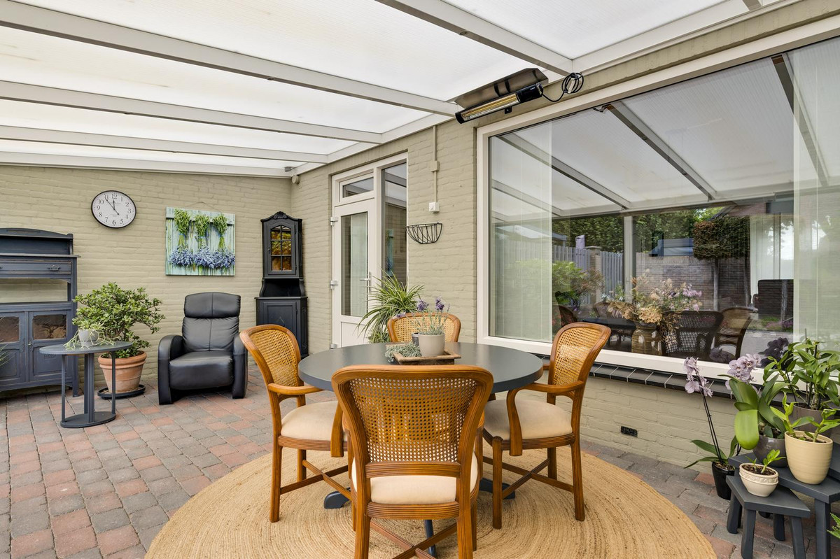 Tussenwoning te koop: Esdoornstraat 18, Nederweert