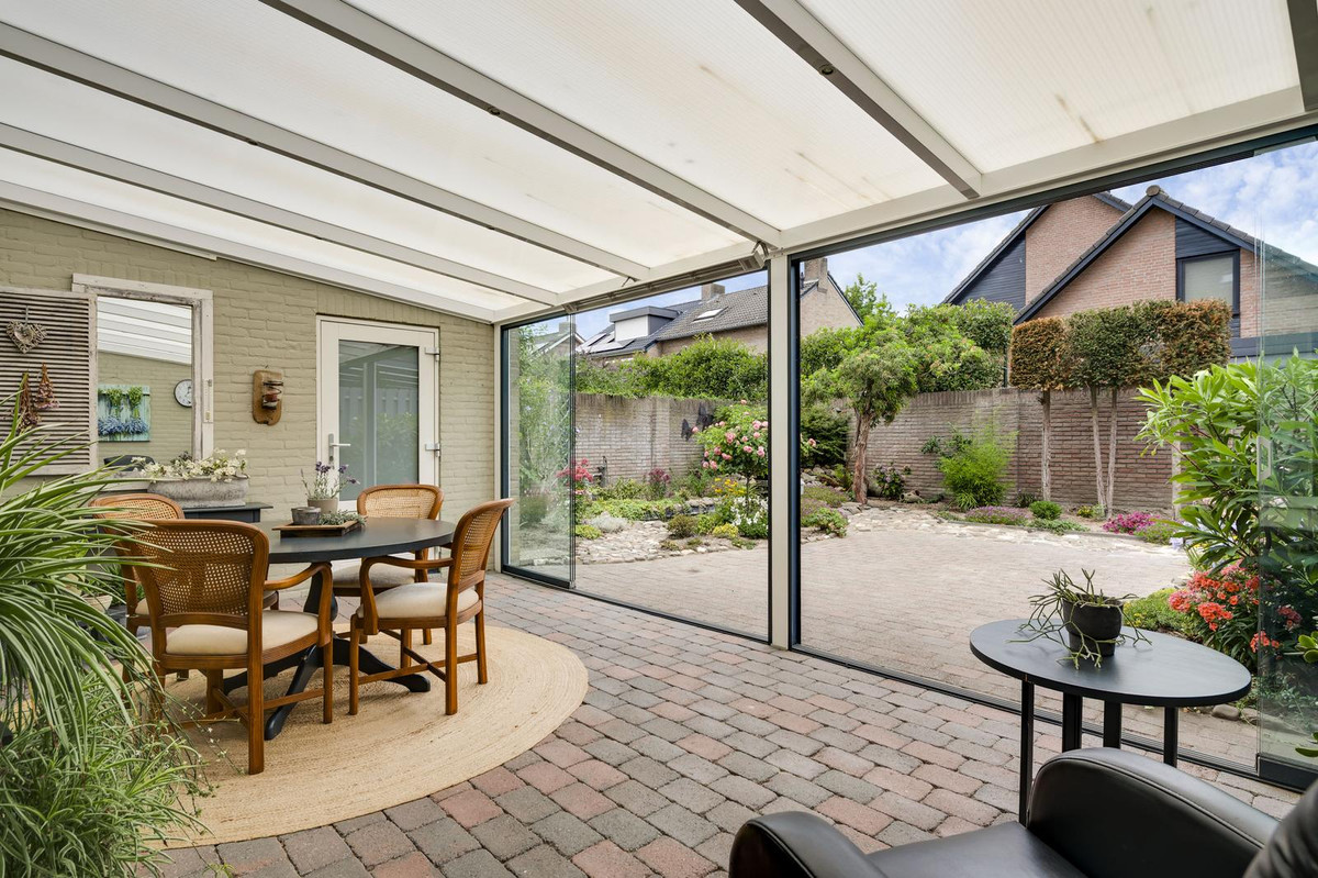 Tussenwoning te koop: Esdoornstraat 18, Nederweert