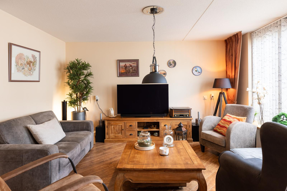 Tussenwoning te koop: De Bazuin 12, 'S-Heerenberg