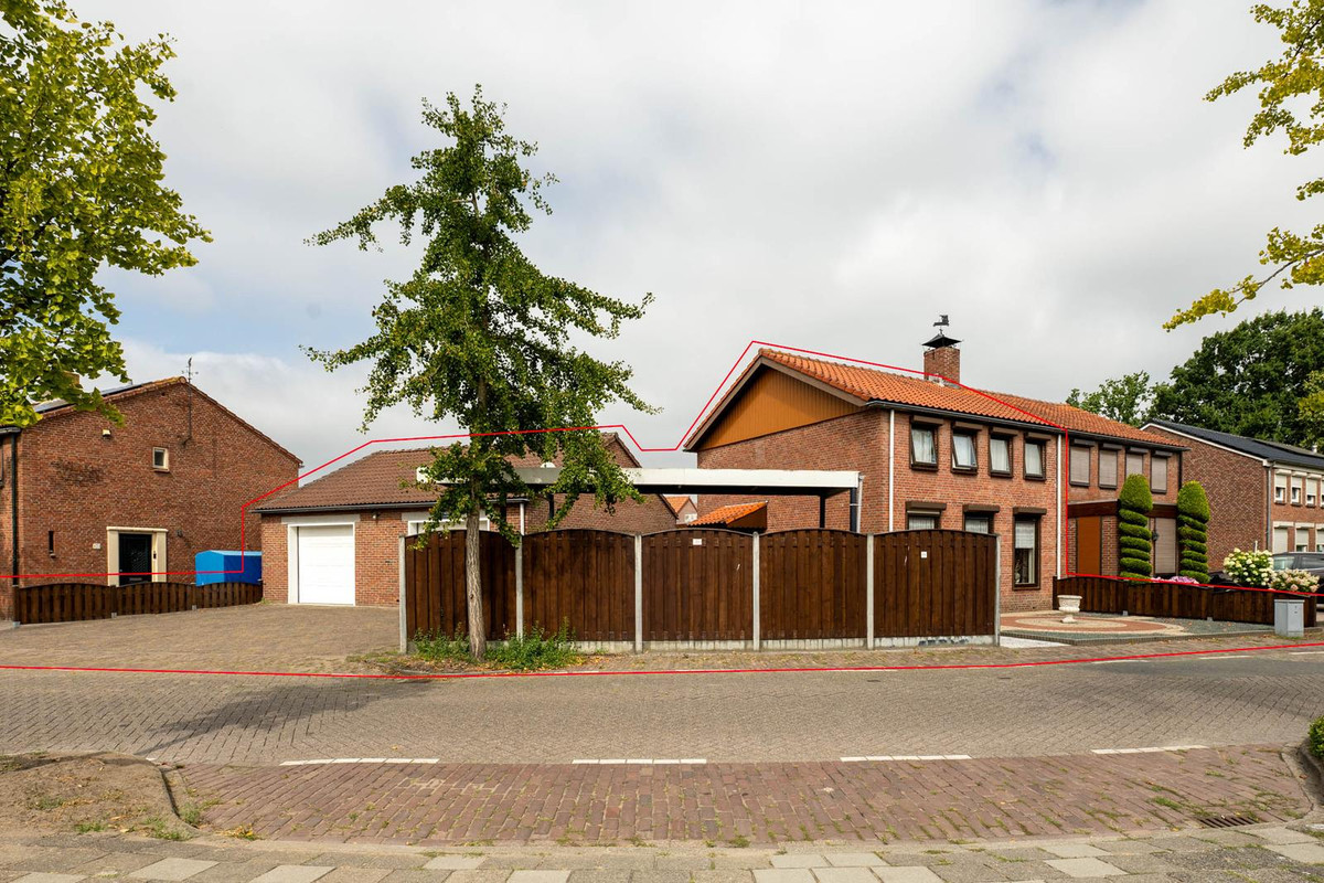Twee-onder-één-kap te koop: Siardus Bogaertslaan 16, Huijbergen