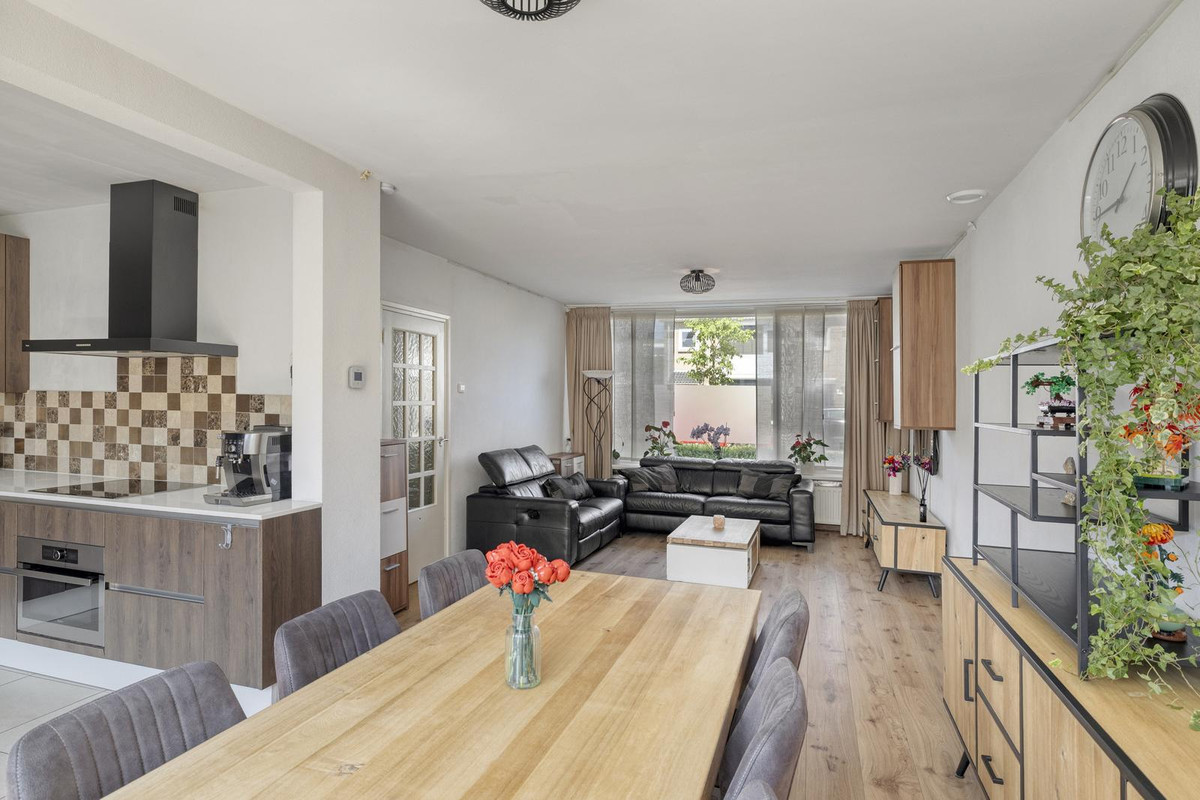 Tussenwoning te koop: Plantsoen 94, Prinsenbeek