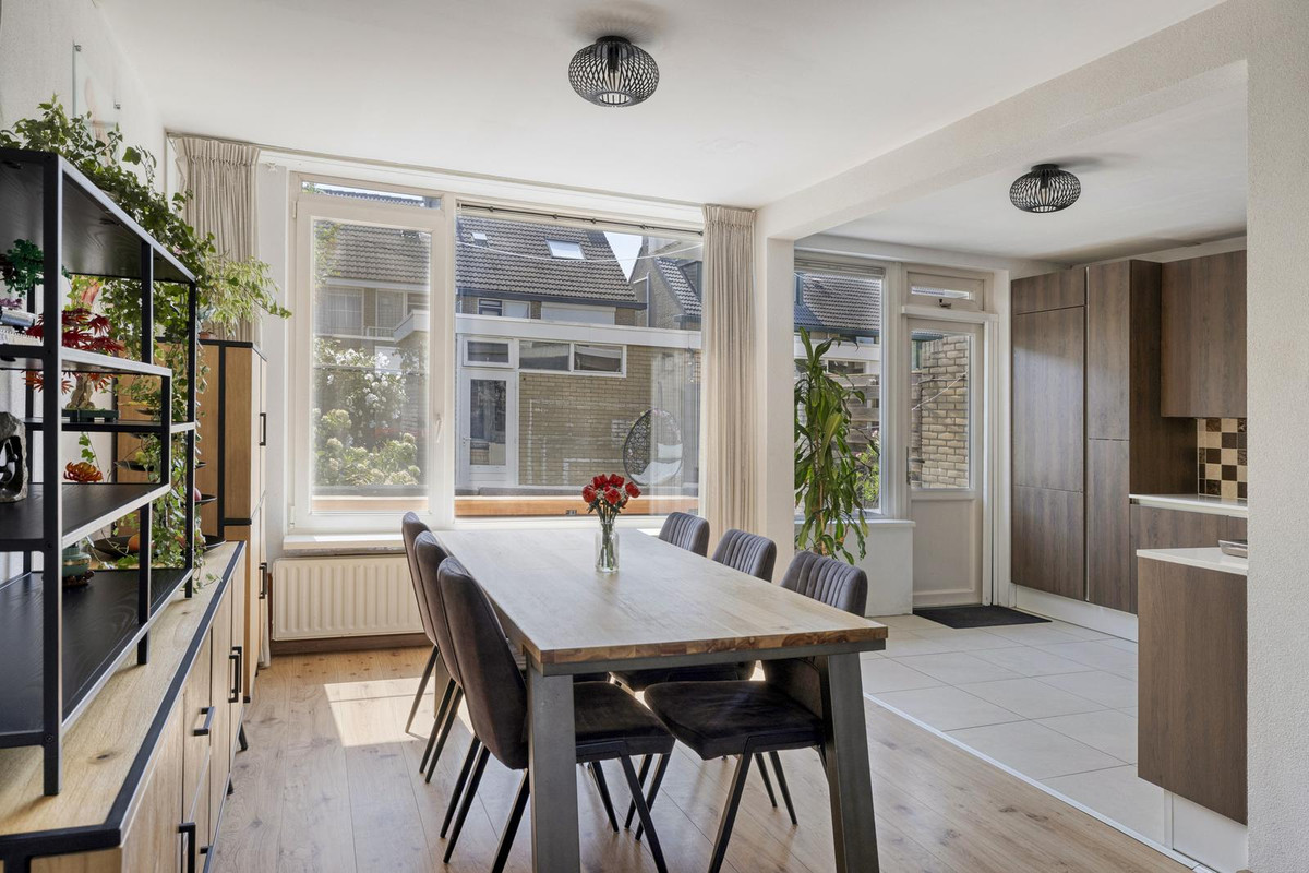 Tussenwoning te koop: Plantsoen 94, Prinsenbeek
