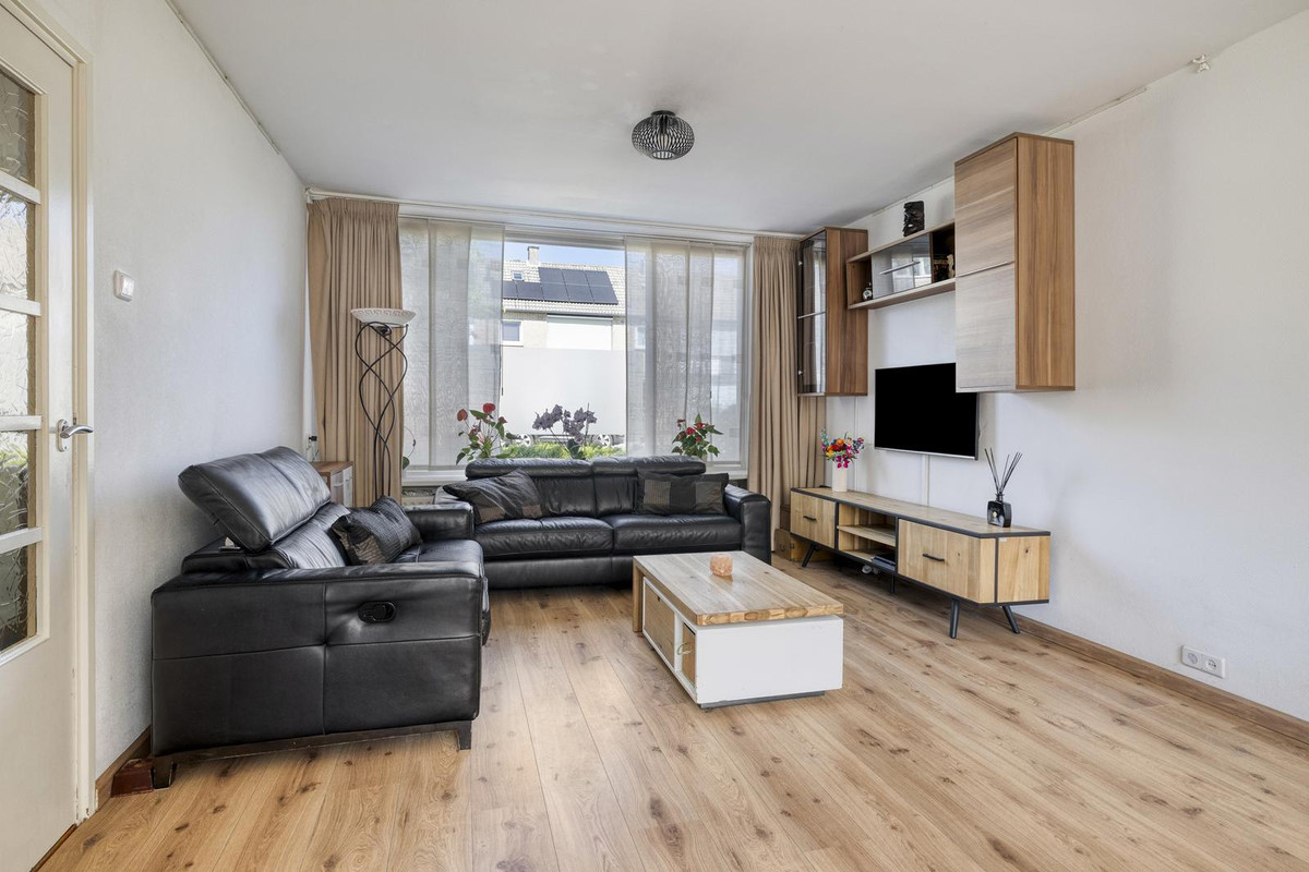 Tussenwoning te koop: Plantsoen 94, Prinsenbeek