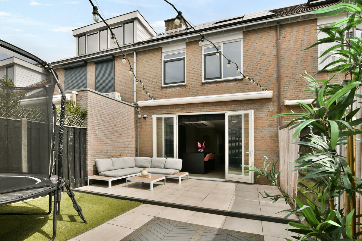Tussenwoning te koop: Abbenbroekstraat 12, Zaandam