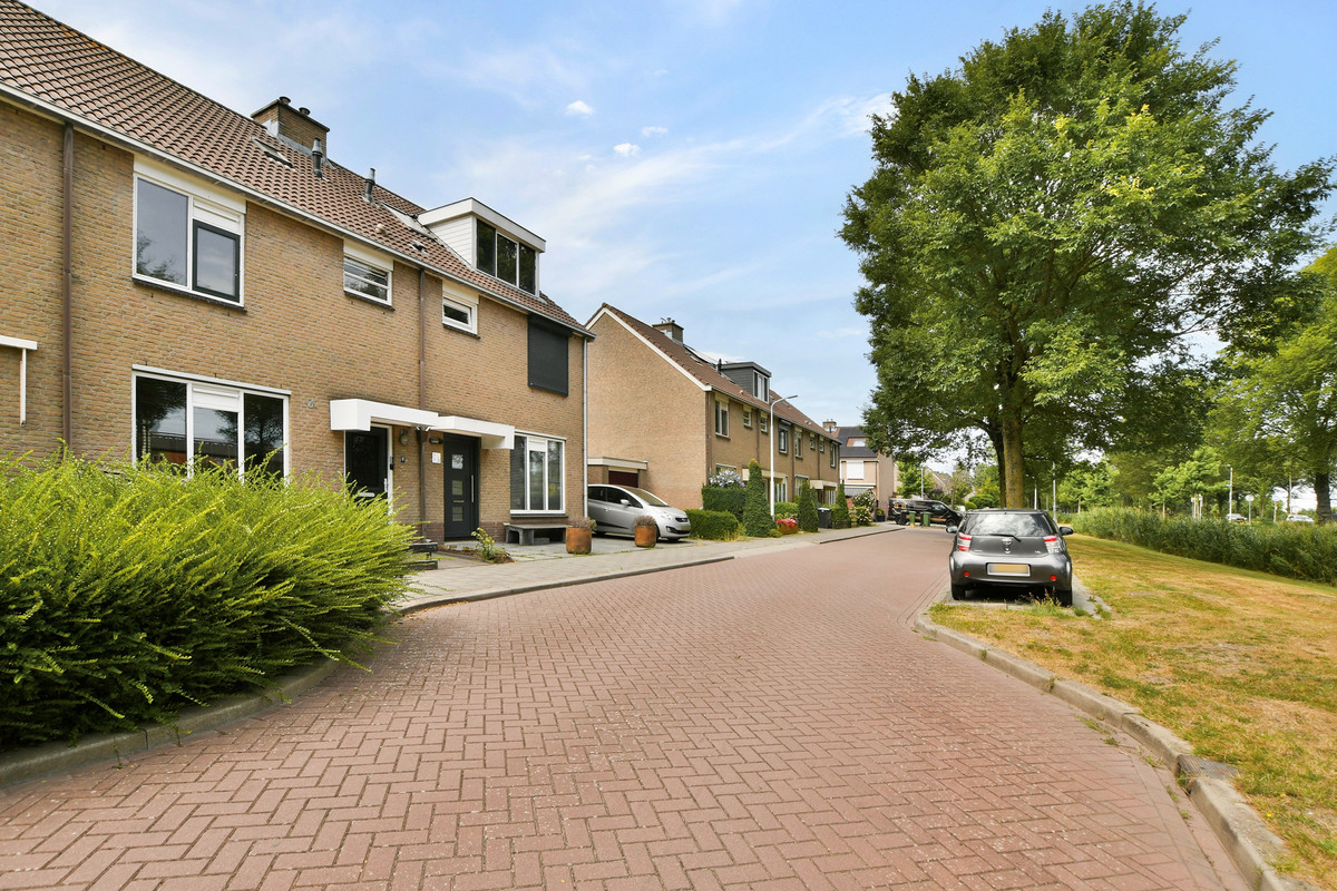 Tussenwoning te koop: Abbenbroekstraat 12, Zaandam
