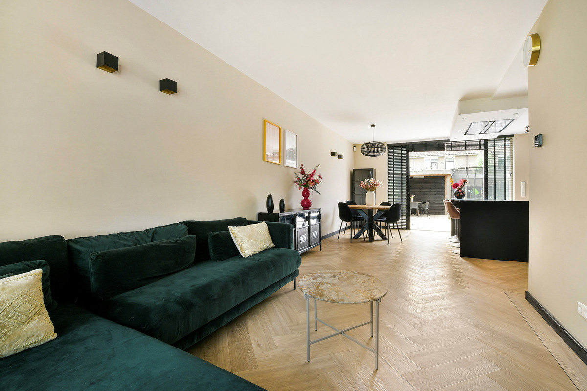 Tussenwoning te koop: Abbenbroekstraat 12, Zaandam