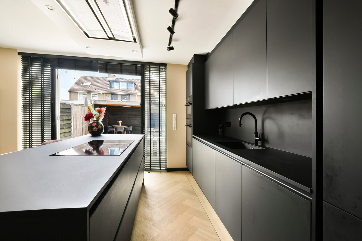 Tussenwoning te koop: Abbenbroekstraat 12, Zaandam