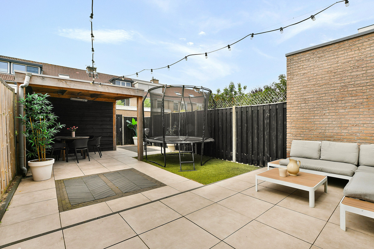 Tussenwoning te koop: Abbenbroekstraat 12, Zaandam