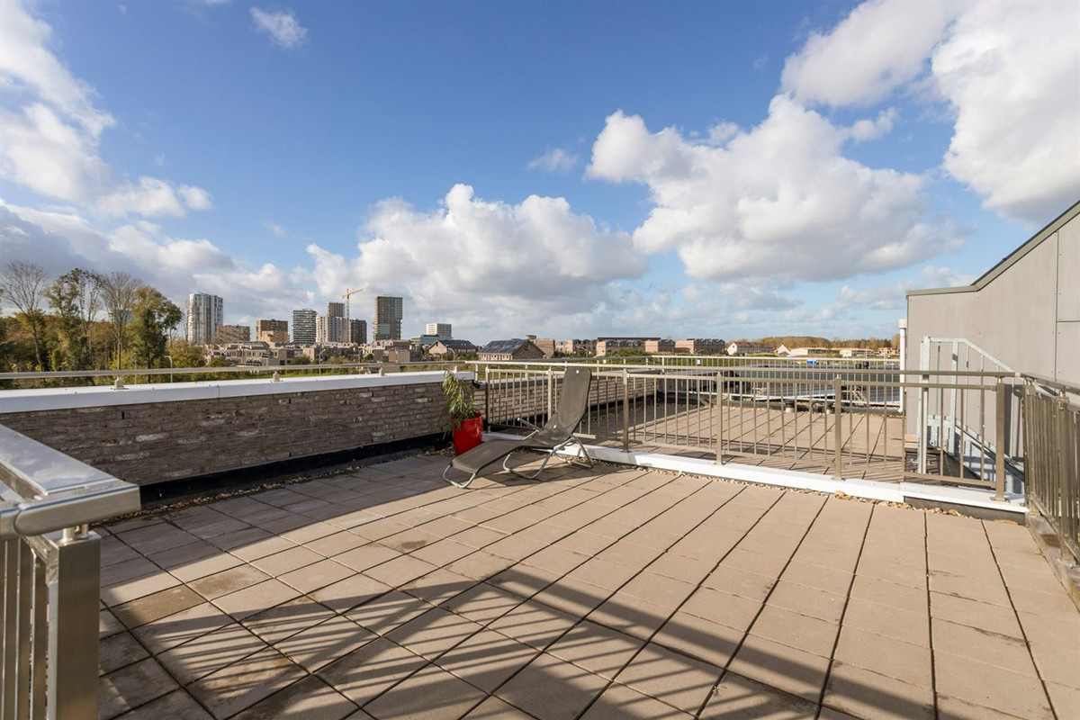 Tussenwoning te huur: Abebe Bikilastraat 22, Almere