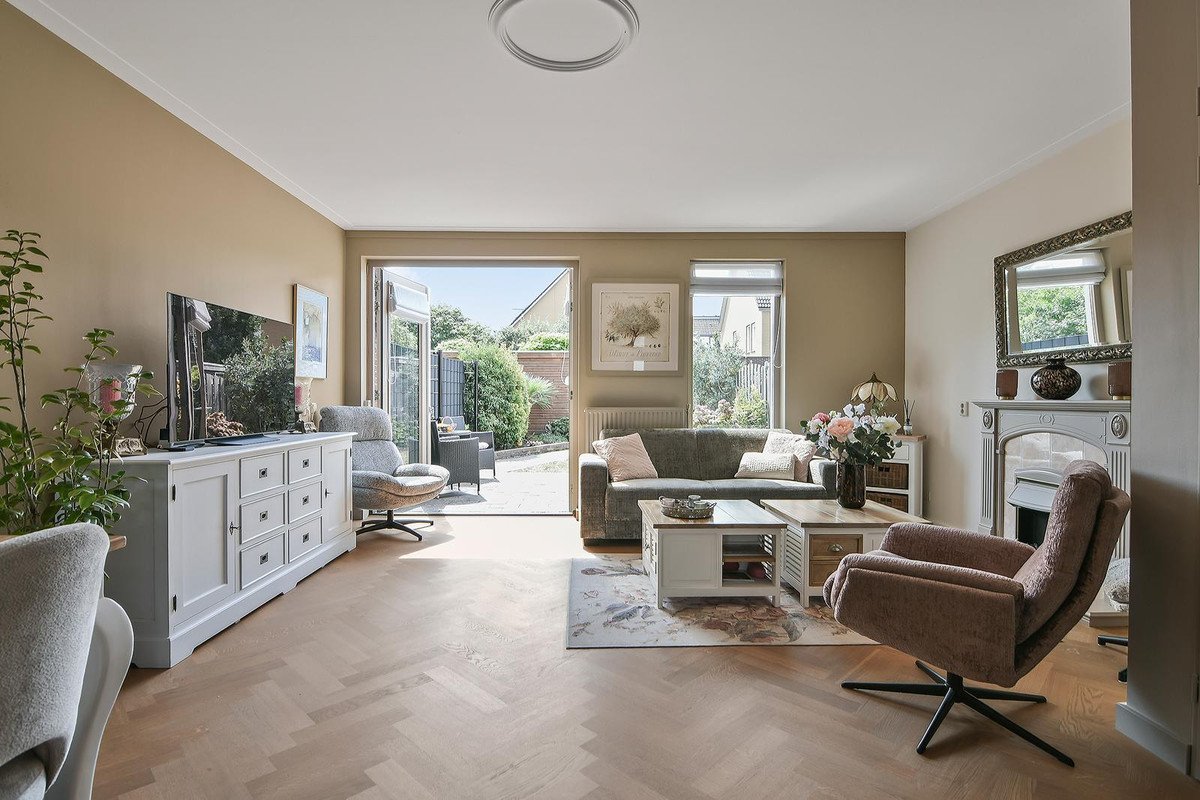 Tussenwoning te koop: Fanny Blankers-Koenlaan 137, Hoofddorp