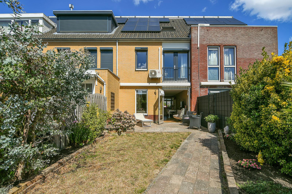 Tussenwoning te koop: Fanny Blankers-Koenlaan 137, Hoofddorp