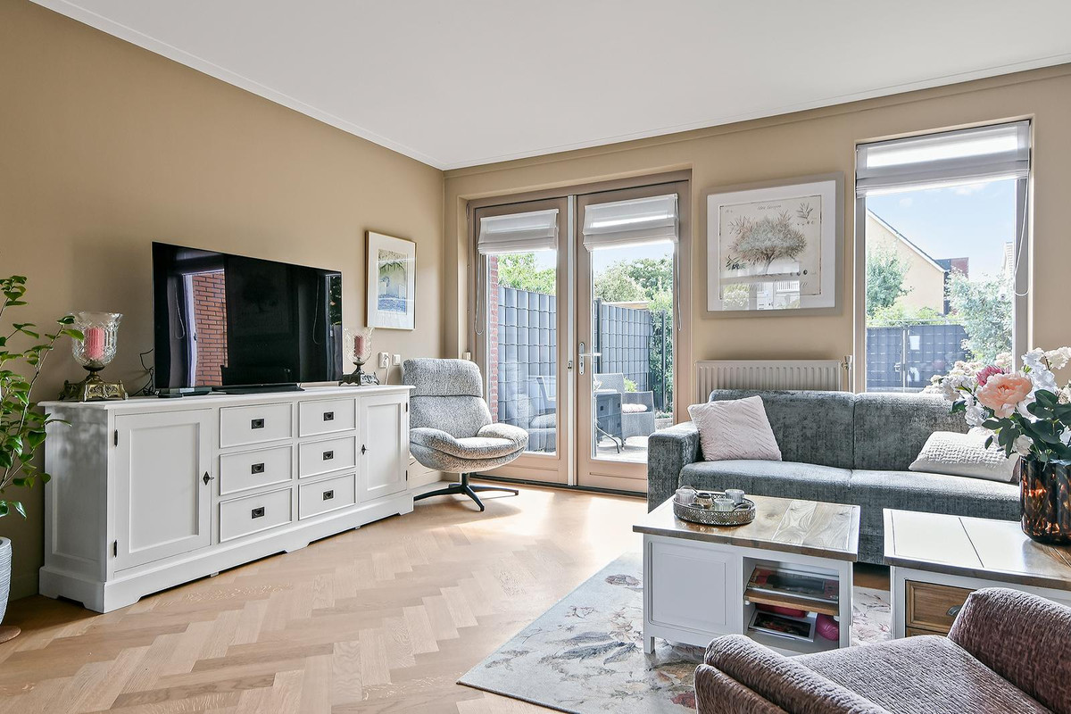Tussenwoning te koop: Fanny Blankers-Koenlaan 137, Hoofddorp