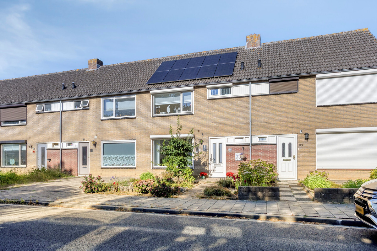 Tussenwoning te koop: Newtonstraat 39, Terneuzen