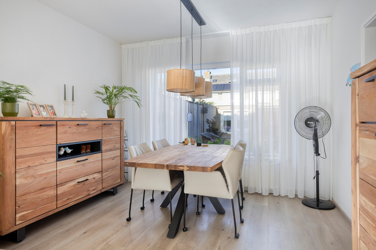 Tussenwoning te koop: Newtonstraat 39, Terneuzen