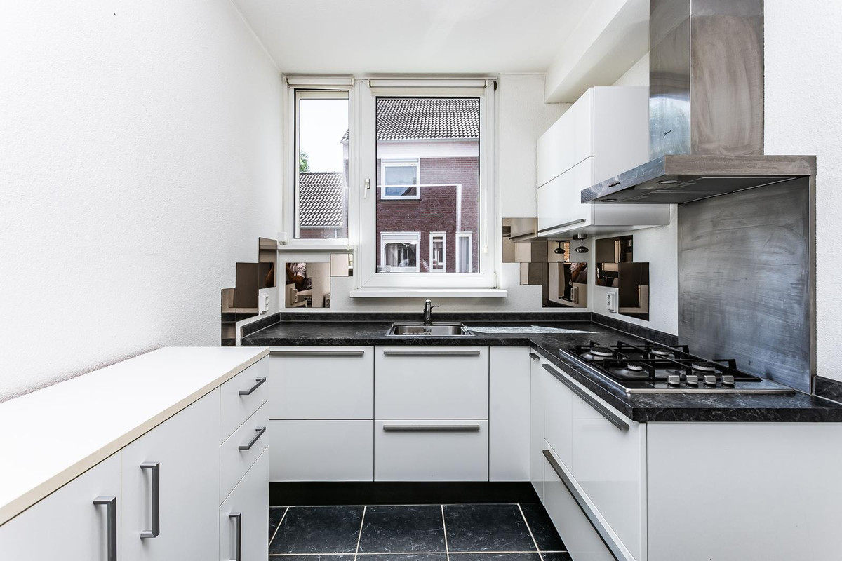 Tussenwoning te koop: Aan het Valderen 1B, Maastricht